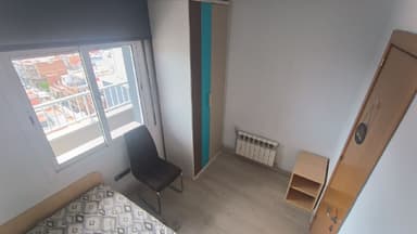 Уютная комната в Sant Boi de Llobregat за 300€/месяц, идеальна для девушки