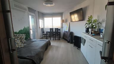 Уютная комната в Sant Boi de Llobregat за 300€/месяц, идеальна для девушки