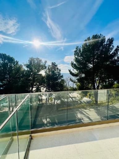 Продажа роскошной квартиры у моря с террасой, 60 м² всего за [цена]!
