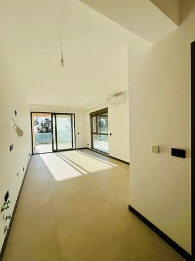 Продажа роскошной квартиры у моря с террасой, 60 м² всего за [цена]!