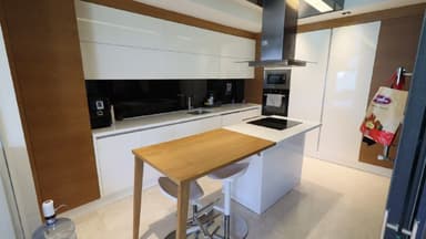 Сдам квартиру в центре Анталии - 1500 EUR, 3 спальни, 400 метров до пляжа