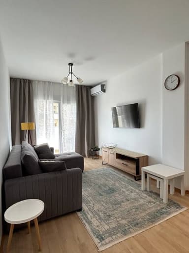 Аренда квартиры в Будве - 750 EUR, новая с террасой и видом на горы