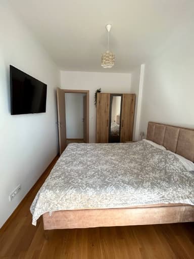 Аренда квартиры в Будве - 750 EUR, новая с террасой и видом на горы