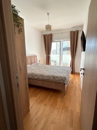 Аренда квартиры в Будве - 750 EUR, новая с террасой и видом на горы