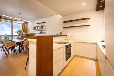 Годовая аренда с видом на море в Будве - 4,500 €/месяц, 2 спальни и 170 м²