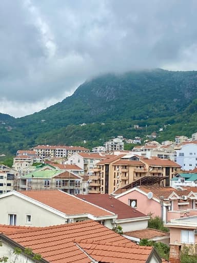 Продается уютная двухспальная квартира в Подкошлюне, Будва за 165,000 EUR