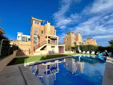 Аренда дома с бассейном в Ла Нусия - идеальный вариант за 2950€ в месяц!