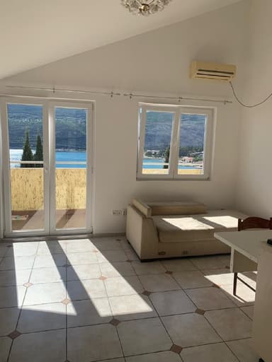 Квартира с видом на море в Херцег-Нови за продажу – 64 м²
