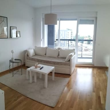Светлая квартира с видом на аэропорт в Земуне - 450 EUR