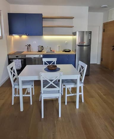 Светлая уютная квартира с 2 спальнями в центре Будвы за 1350 EUR
