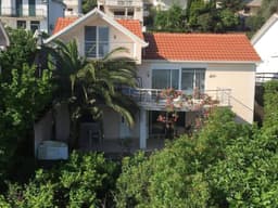 Дом в Крашичах, 50 метров от моря, цена 320,000 EUR