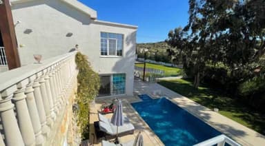 Элегантная вилла с 4 спальнями в Параклиша за 8500 EUR