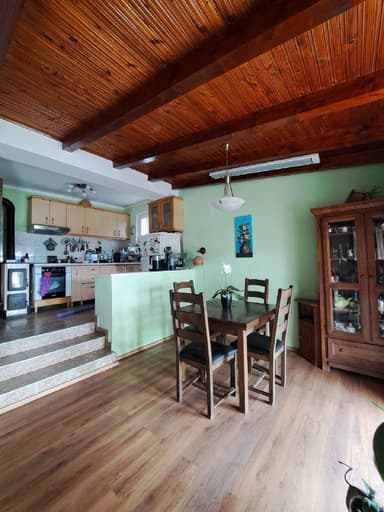 Продается дом в Херцег-Нови за 159,000 EUR с садом и гаражом