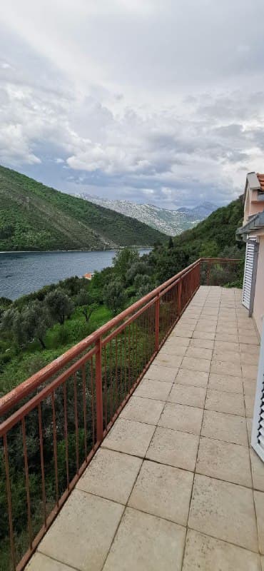 Аренда квартиры в Тивате с 2 спальнями за 800 EUR в месяц