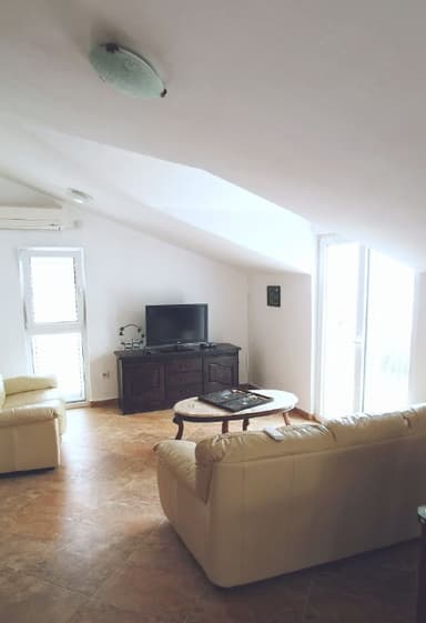 Аренда квартиры в Тивате с 2 спальнями за 800 EUR в месяц