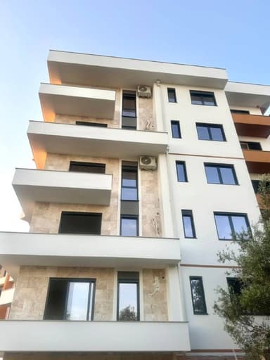 Современная однокомнатная квартира в Ульцине с видом на море за 110 400 EUR