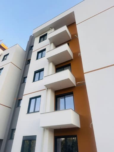 Современная однокомнатная квартира в Ульцине с видом на море за 110 400 EUR
