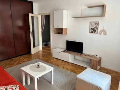 Светлая квартира в Voždovac с новой мебелью за 400