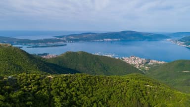 Участок в Тивате на продажу, 120000 евро, 2 гектара с видом на море